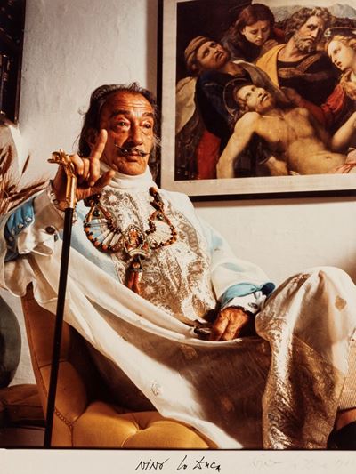 Salvador Dalì a Cadaques (Spagna) nella sua casa, c-print vintage