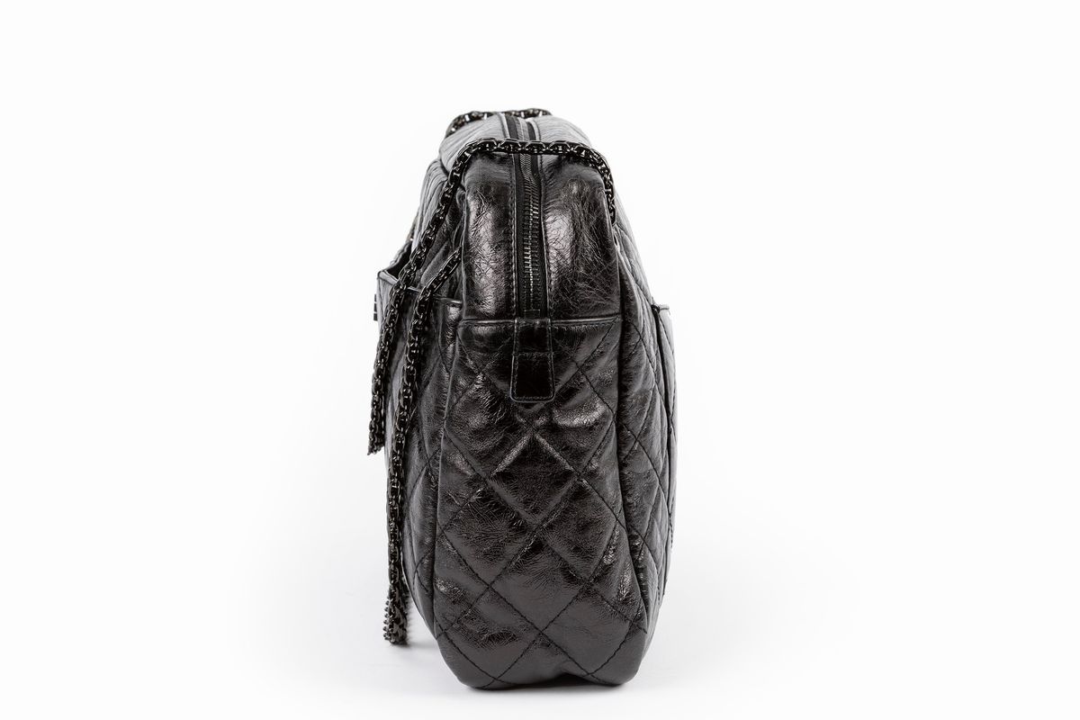 Chanel - Borsa in pelle matelassé nera, con tracolla e tasca frontale, 2009