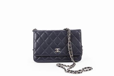 Borsa mini in pelle matelassé blu, 2010