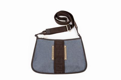 Borsa in denim blu con profili in pelle marrone
