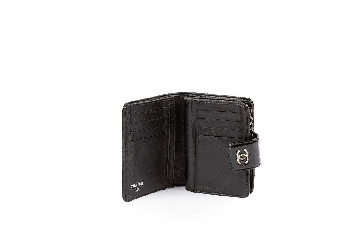 Chanel - Portafoglio, vernice nera con chiusura a cerniera, 2009