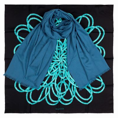 Lotto composto da foulard in seta e sciarpa in lana e seta