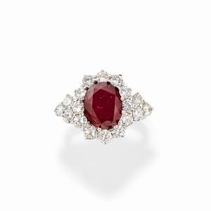  - Anello in oro bianco 18k, rubino e diamanti