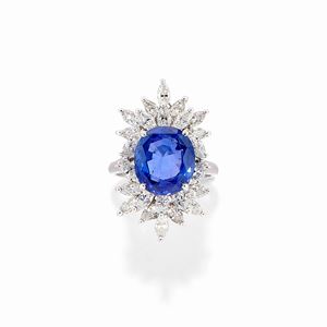  - Anello in oro bianco 18k, zaffiro e diamanti