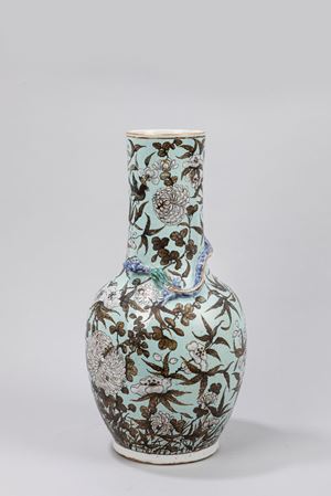 A turquoise ground porcelain vase with flower decoration. China, 19th century