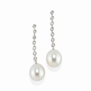  - Orecchini in oro bianco 18k, perle coltivate e diamanti