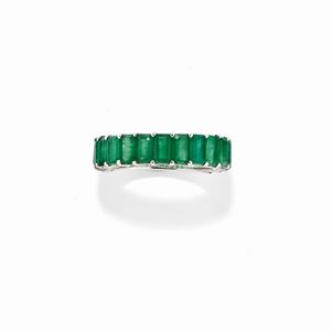  - Anello in oro bianco 18k e smeraldi