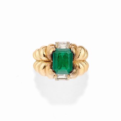 Anello in Oro Bicolore 18k, Smeraldo Sintetico e Diamanti, 1940 Circa