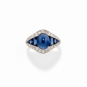 Anello in platino, zaffiri e diamanti