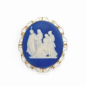  - A 9k yellow gold and wedgwood cameo pendant-brooch