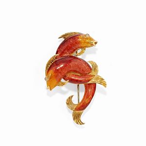  - A 18k yellow gold, enamel and diamond brooch
