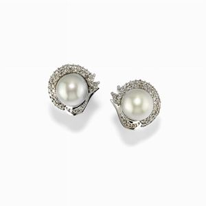 Orecchini in oro bianco 18k, perle coltivate e diamanti