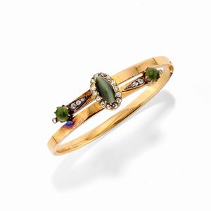  - Bracciale in oro giallo 18k, giada nefrite e diamanti, inizio XX secolo