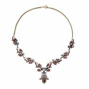  - Collana in argento e oro giallo 18k, rubini e diamanti, inizio XX secolo