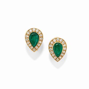  - Orecchini in oro giallo 18k, diamanti e smeraldi