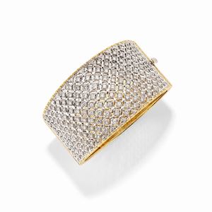 A 18k two-color gold bracelet