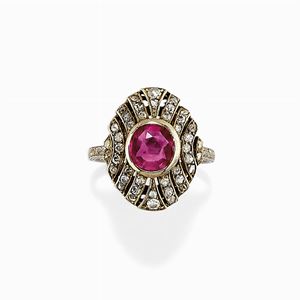 Anello in oro bianco, diamanti e rubino, 1925 circa