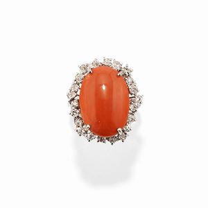 Anello in oro bianco 18k, corallo e diamanti