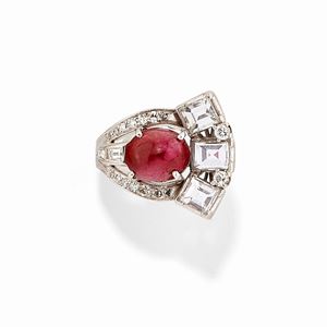  - Anello in platino, rubino e diamanti