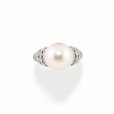 Anello in Oro Bianco 18k, Diamanti e Perla Coltivata