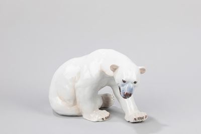 Royal Copenhagen, Orso polare in porcellana smaltata modello 433