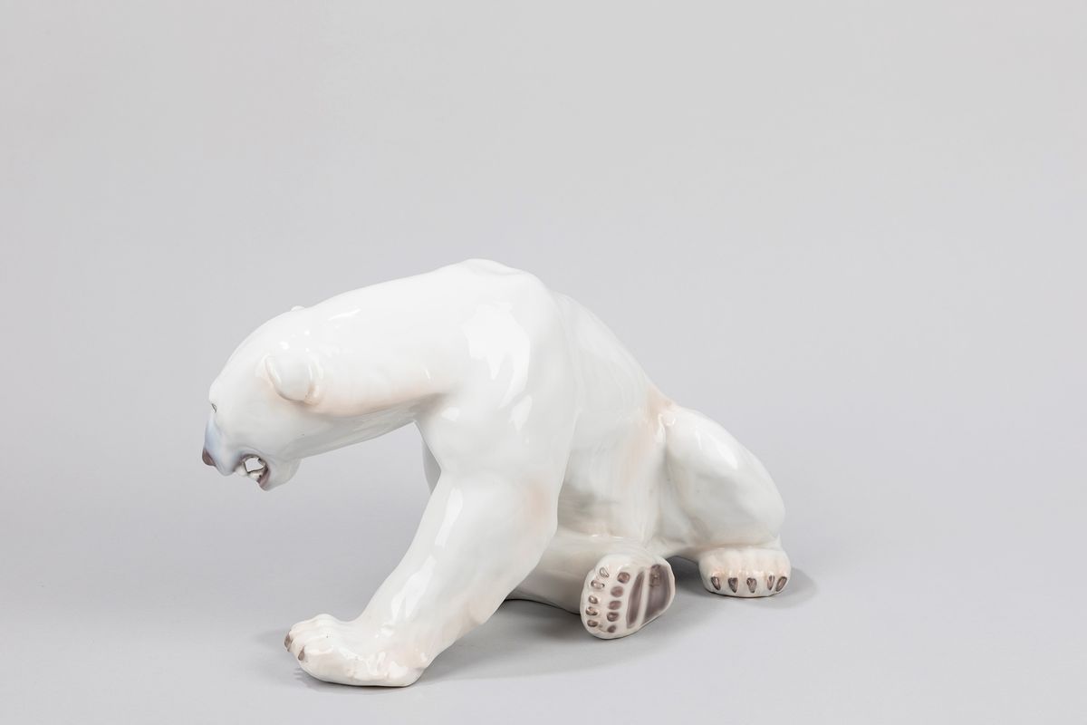 Knud Kyhn - Royal Copenhagen, Orso polare in porcellana smaltata modello 433