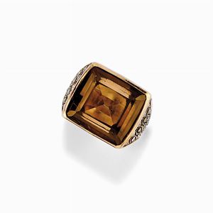 Anello in oro 18k, topazio e diamanti