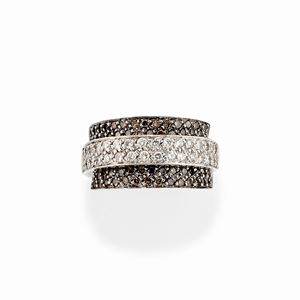 A 18k white gold and brown and uncolored diamond ring