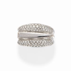 A 18k white gold and diamond ring, Fred