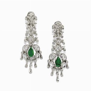 Orecchini pendenti in oro bianco 18k, smeraldi e diamanti