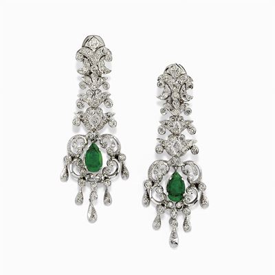 Orecchini Pendenti in Oro Bianco 18k, Smeraldi e Diamanti