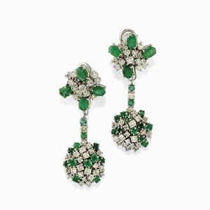 Orecchini pendenti in oro 18k, smeraldi e diamanti