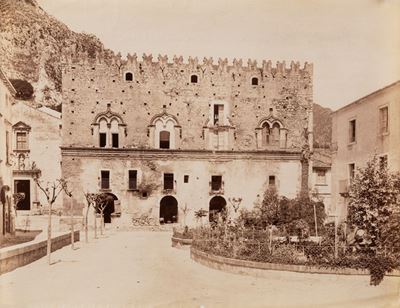 Taormina, Palazzo Corvaia