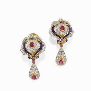 Orecchini pendenti in oro bicolore 18k, rubini, smalto e diamanti