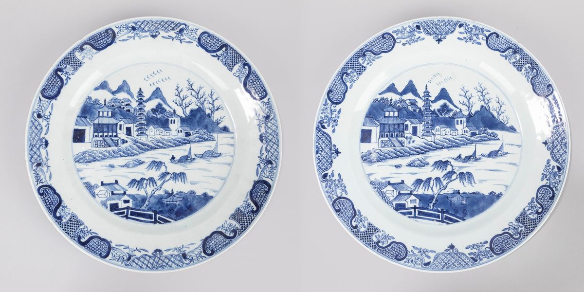 COPPIA DI ZUPPIERE IN PORCELLANA BIANCA E BLU Cina, fine XVIII / inizio XIX  secolo, Arte Orientale / 东方艺术