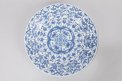Piatto in porcellana blu e bianca, Cina, XIX secolo