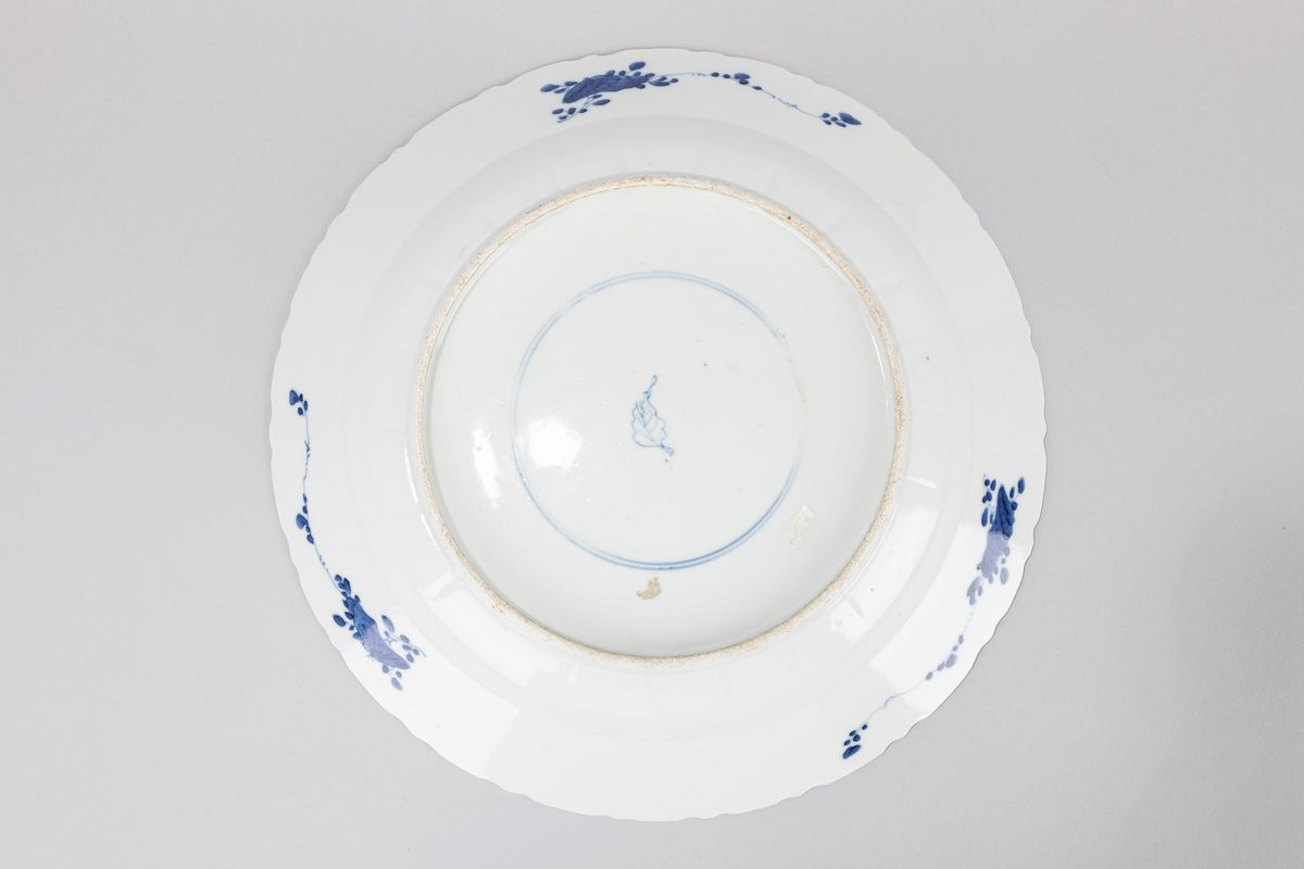 Piatto in porcellana blu e bianca, Cina, XIX secolo