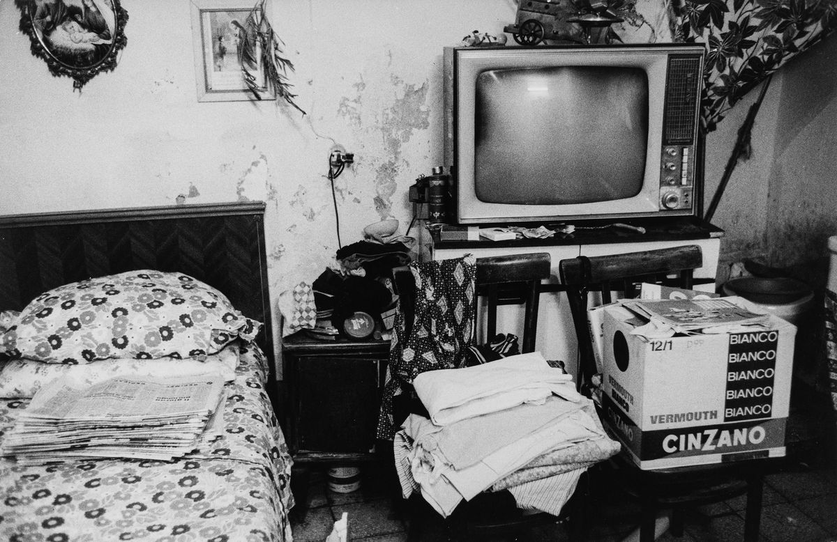 Pino Settanni - Interno Abitazione Quartiere Cavaiole, Piazza Cavour Napoli