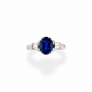  - Anello in oro bianco 18k, zaffiro e diamanti