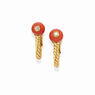 Orecchini in Oro Giallo 18k, Diamanti e Corallo