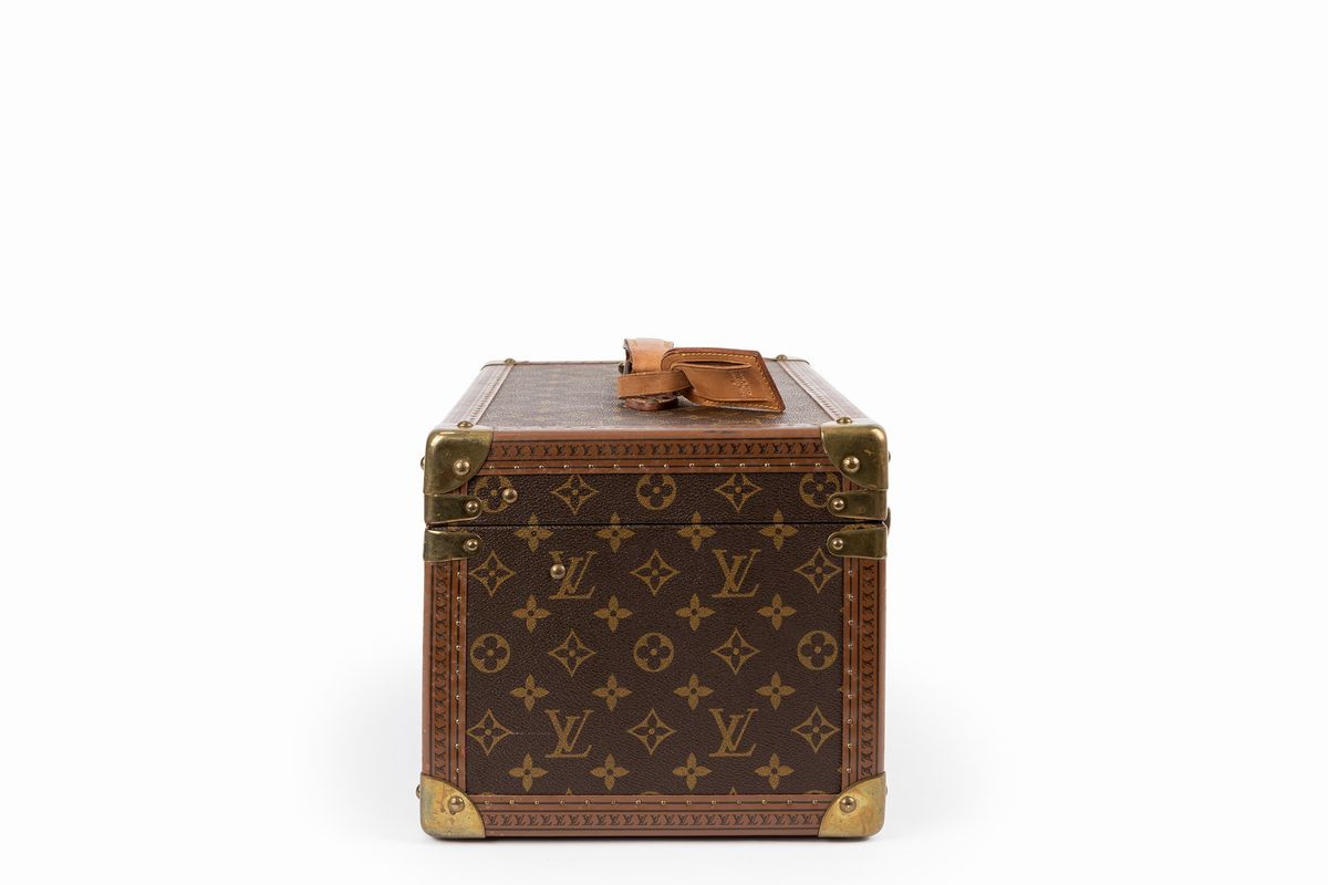 Louis Vuitton - Beauty case in tela monogram con profili in cuoio e dettagli in ottone