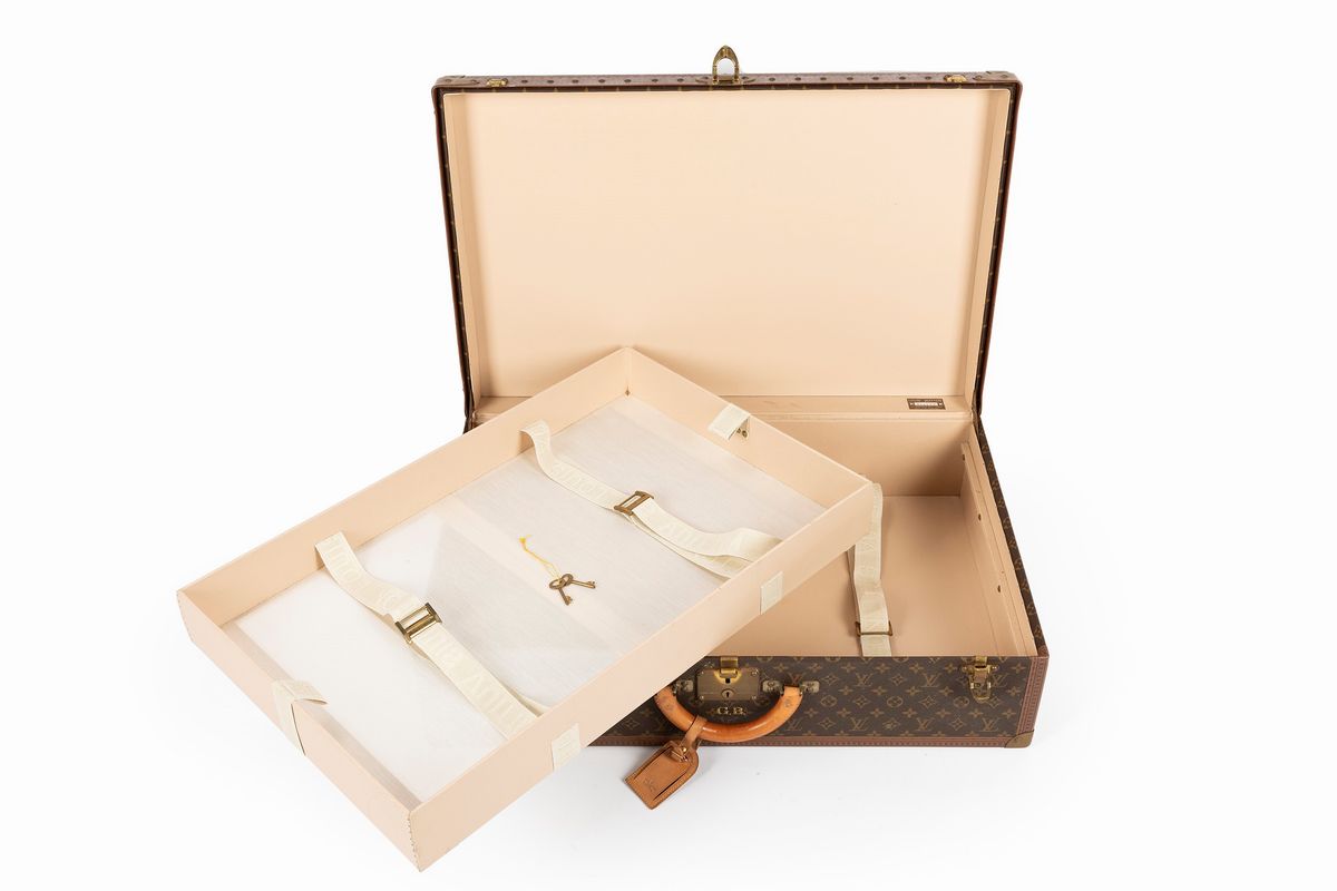 Louis Vuitton - Valigia Alzer, in tela monogram con profili in cuoio e dettagli in ottone