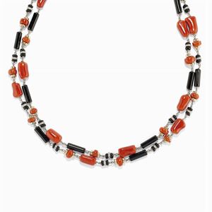 Collana in oro bicolore 9k, onice, corallo e diamanti