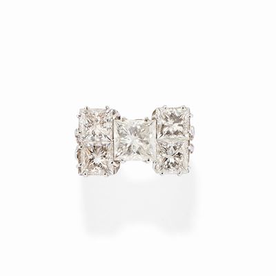 Anello in Oro Bianco 18k e Diamanti Trattati