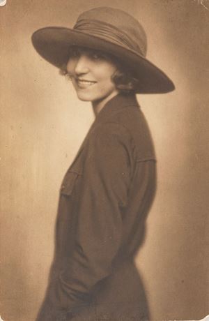 Senza titolo (Signora con cappello)