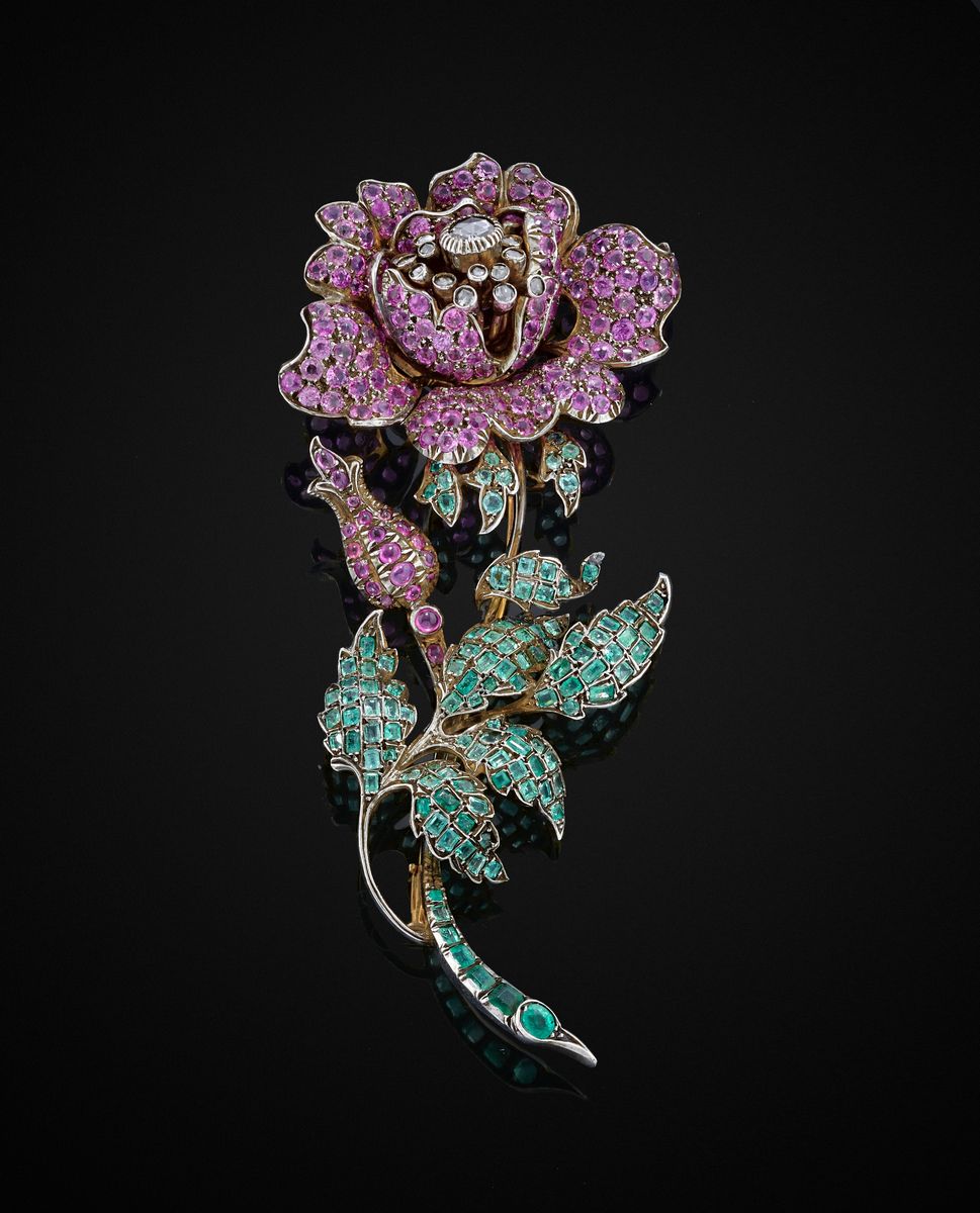 Spilla in Argento, Oro, Diamanti, Zaffiri Rosa Burma e Smeraldi