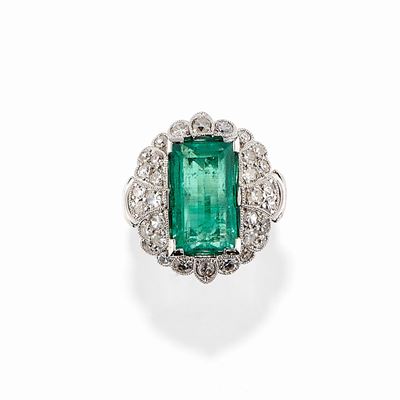 Anello in Platino, Smeraldo e Diamanti
