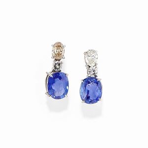  - Orecchini in oro bianco 18k, diamanti e zaffiri