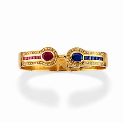 Bracciale Rigido in Oro Giallo 18k, Zaffiri, Rubini e Diamanti