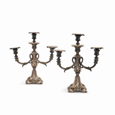 Candelabri in argento a tre fiamme, decorazione floreale, XIX secolo